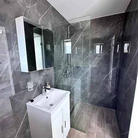 Апартаменты Central Studios Apartments *