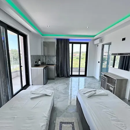 Апартаменты Central Studios Apartments Аликанас