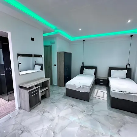 Central Studios Apartments Апартаменты